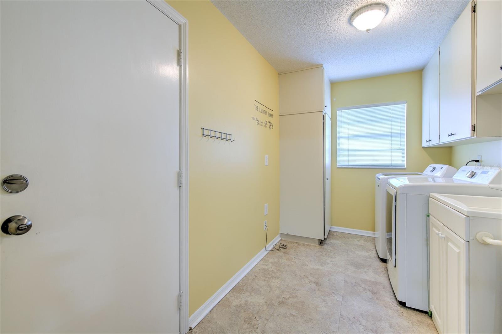 1623 BENTWOOD DR