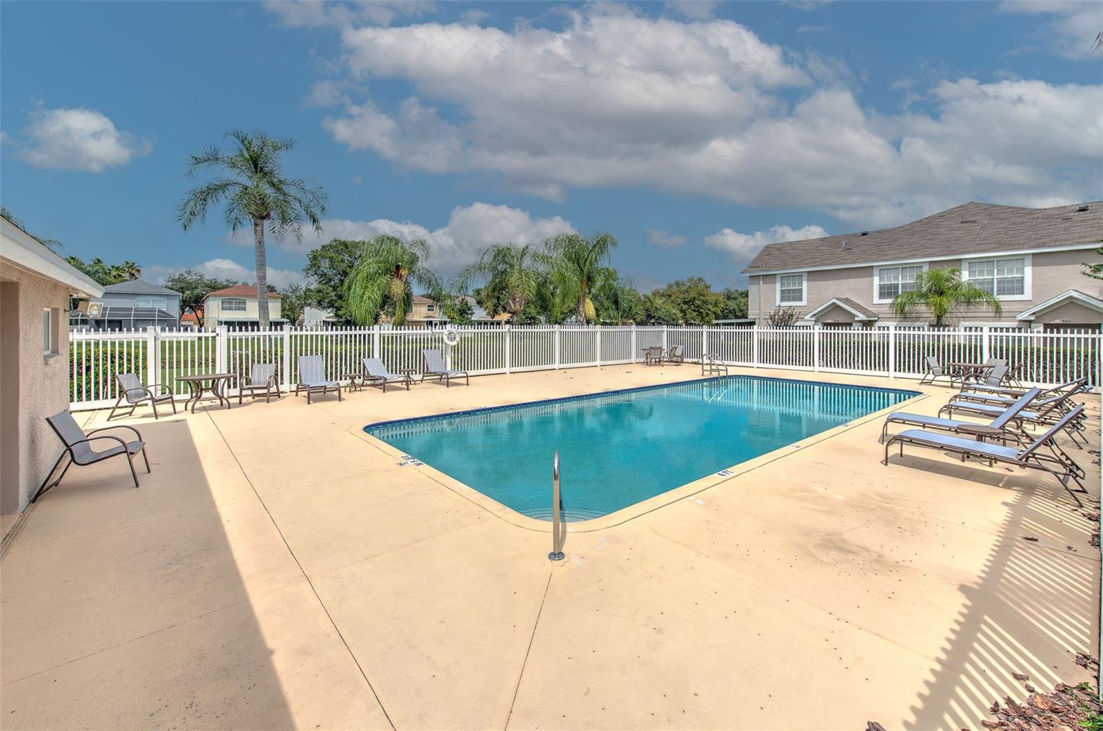 611 KENSINGTON LAKE CIR