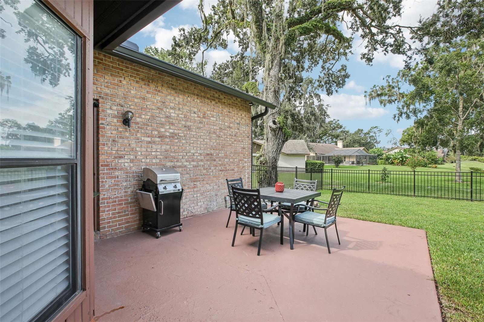 2110 ARBOR OAKS DR