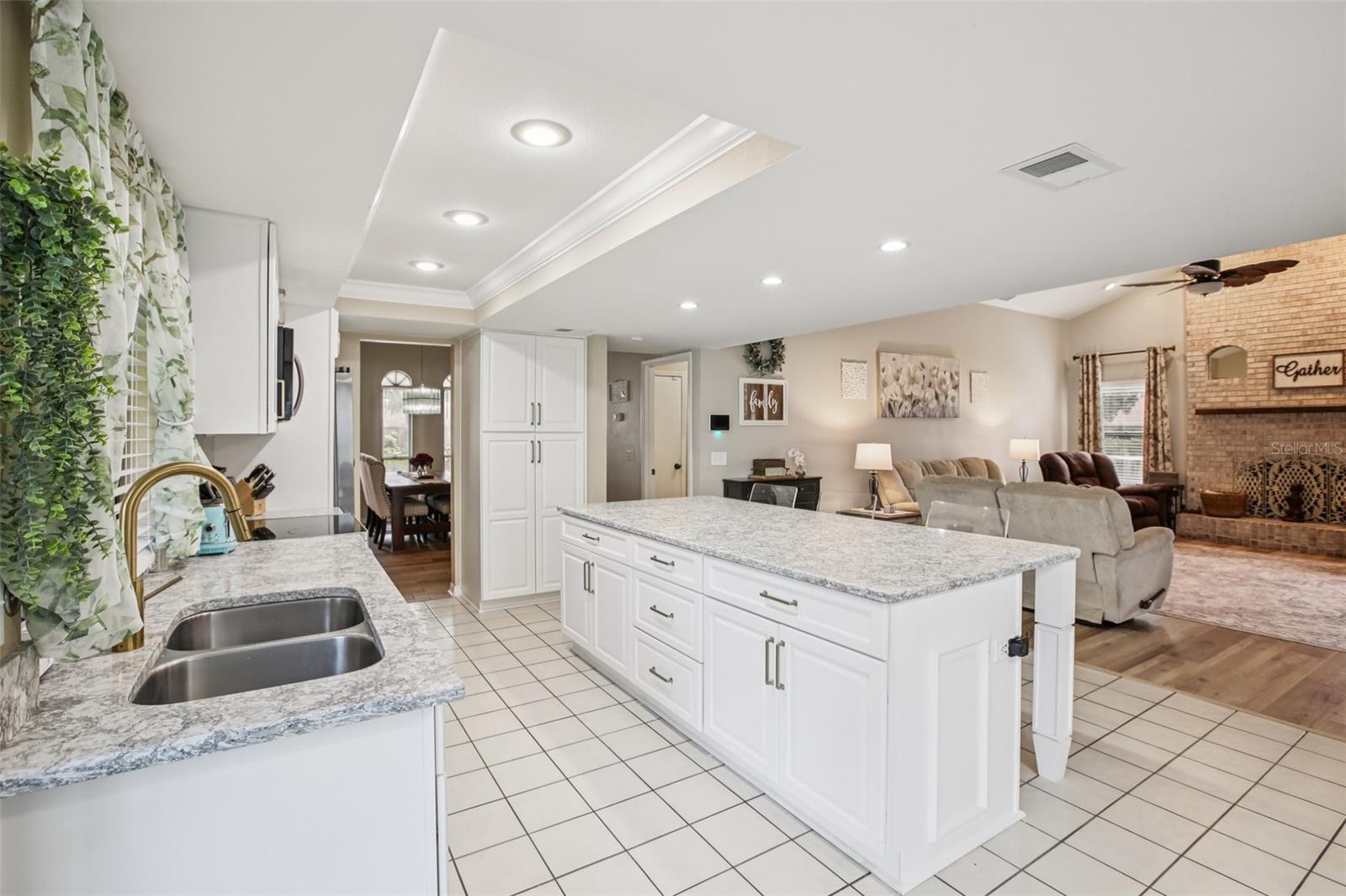 2110 ARBOR OAKS DR