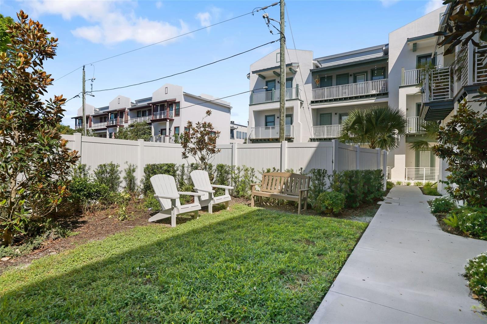 946 HIGHLAND AVE #62