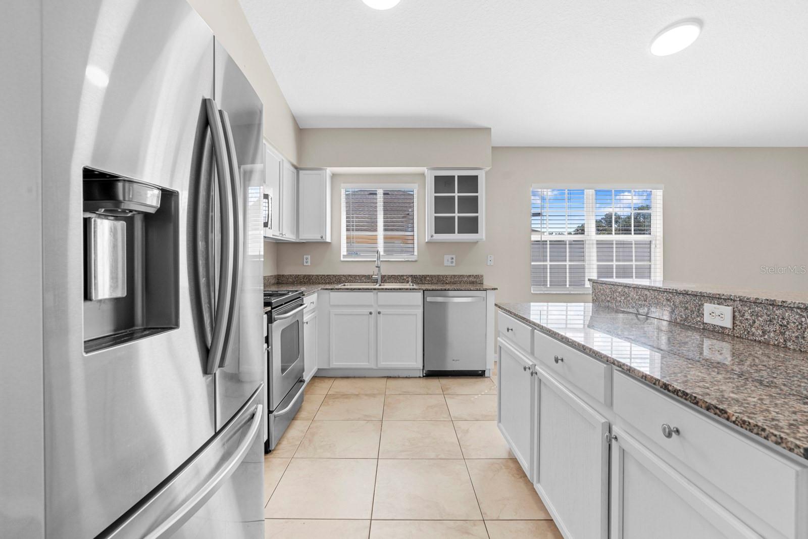 2801 QUEEN ALBERTA DR