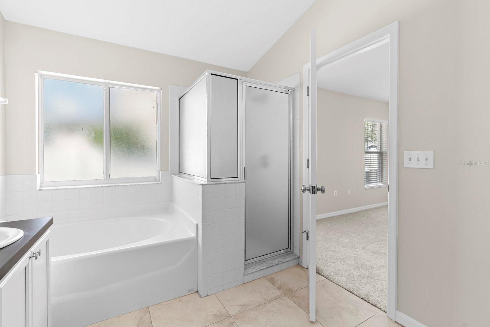 2801 QUEEN ALBERTA DR