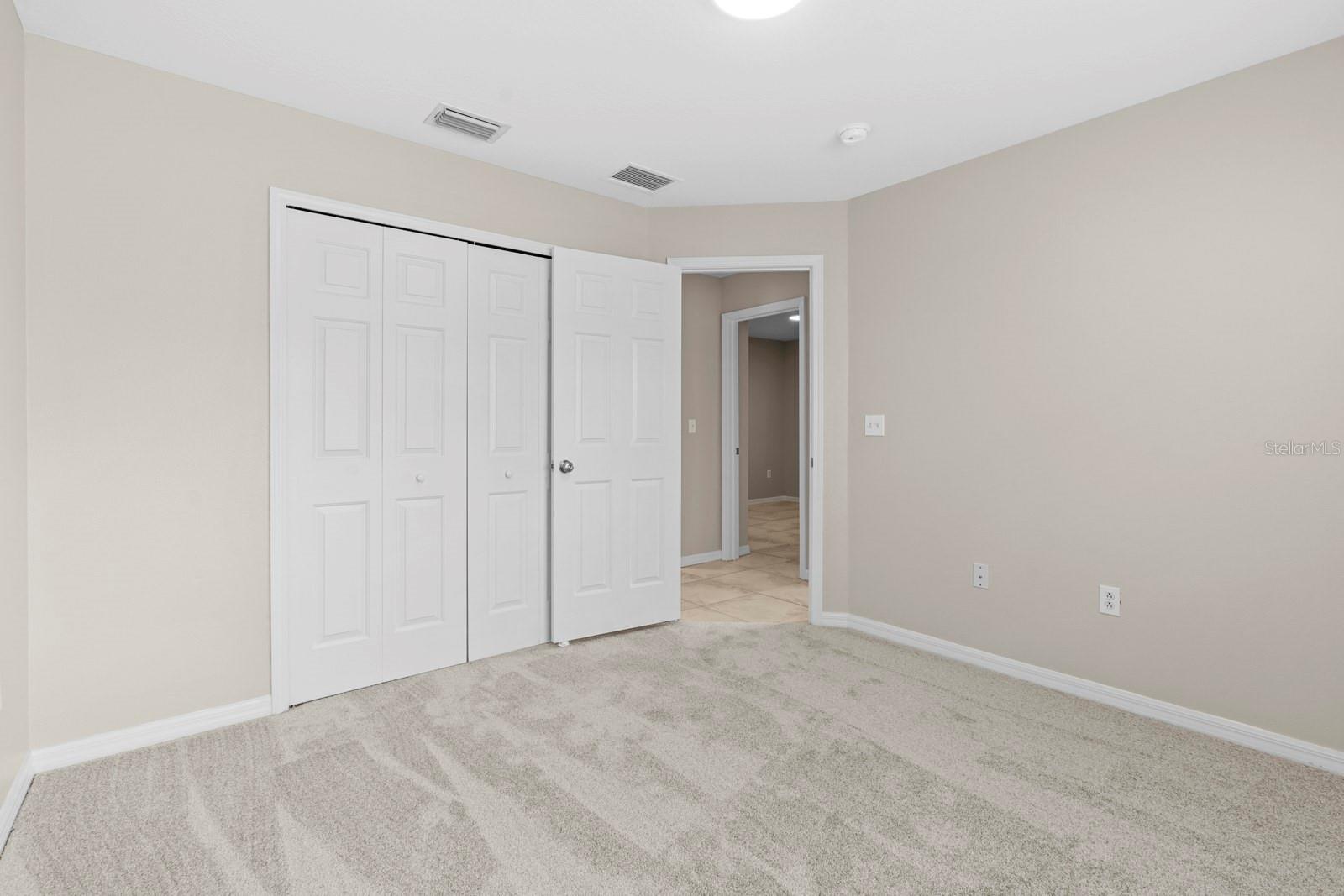 2801 QUEEN ALBERTA DR