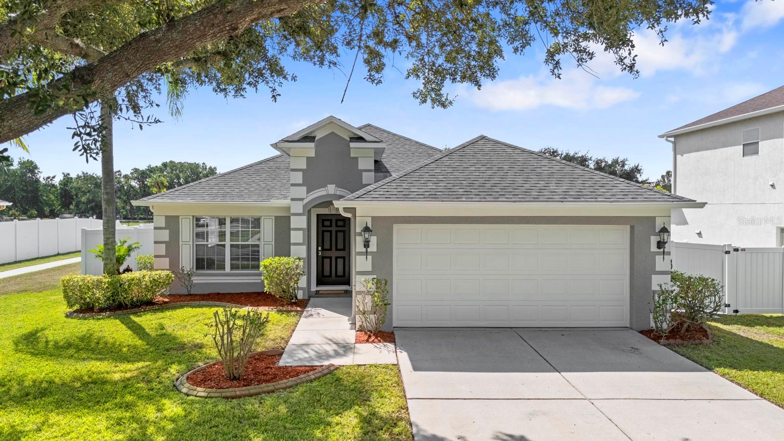 2801 QUEEN ALBERTA DR