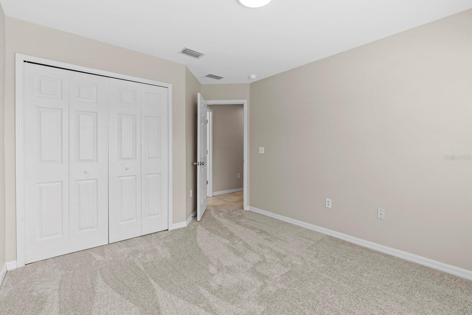 2801 QUEEN ALBERTA DR