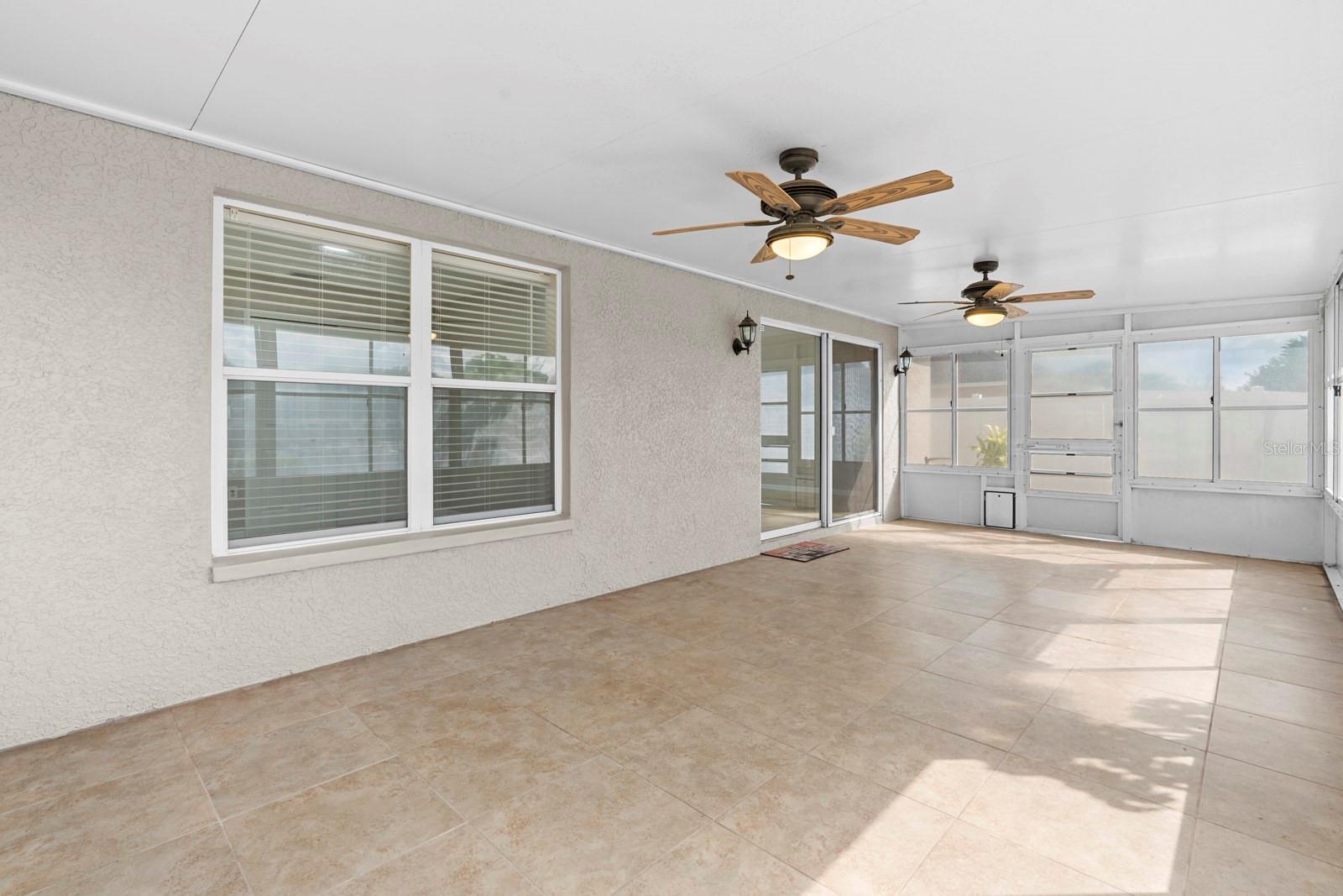 2801 QUEEN ALBERTA DR