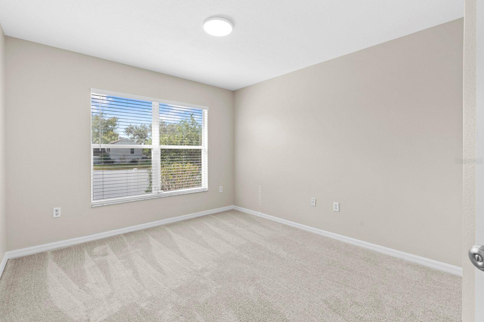 2801 QUEEN ALBERTA DR