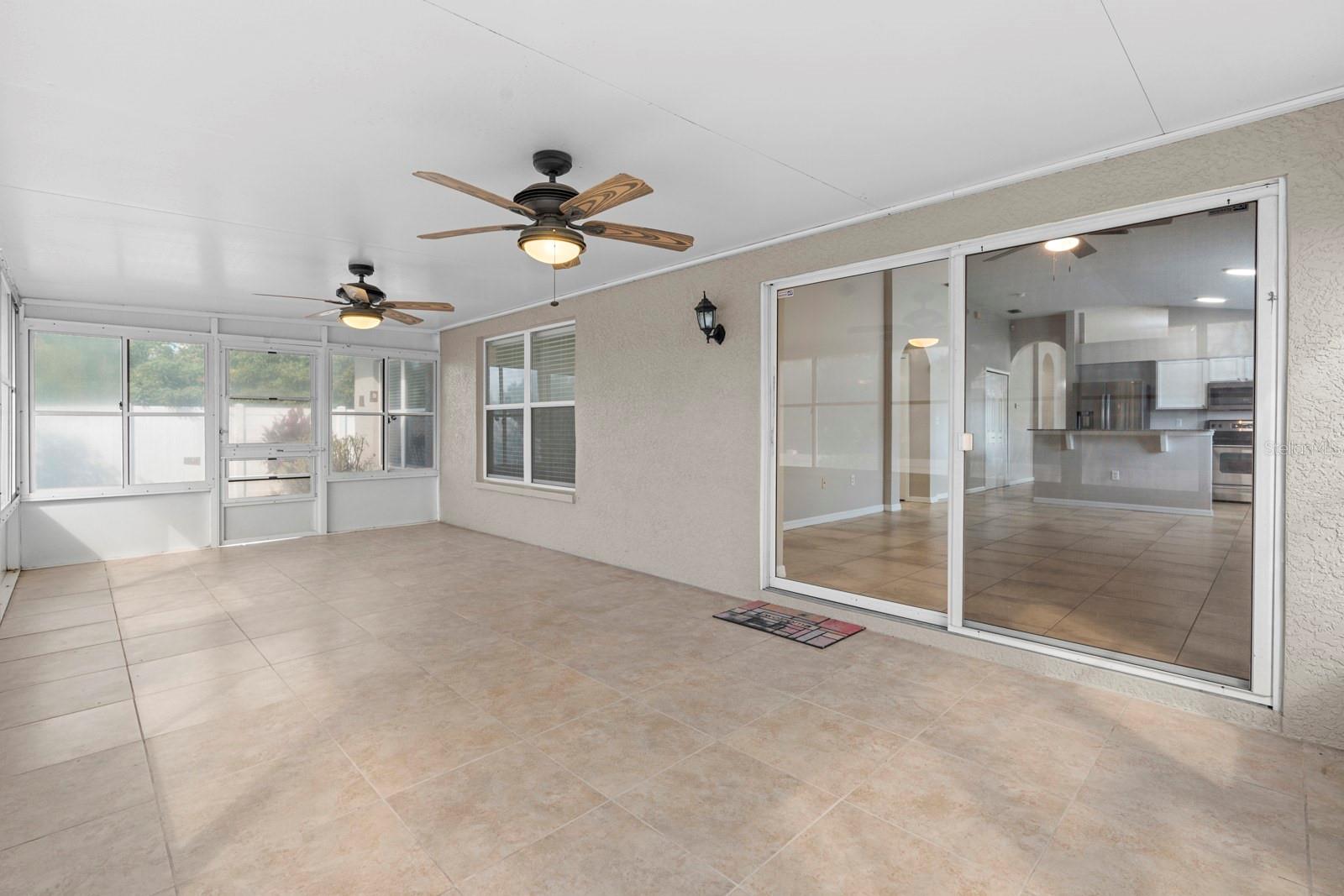 2801 QUEEN ALBERTA DR