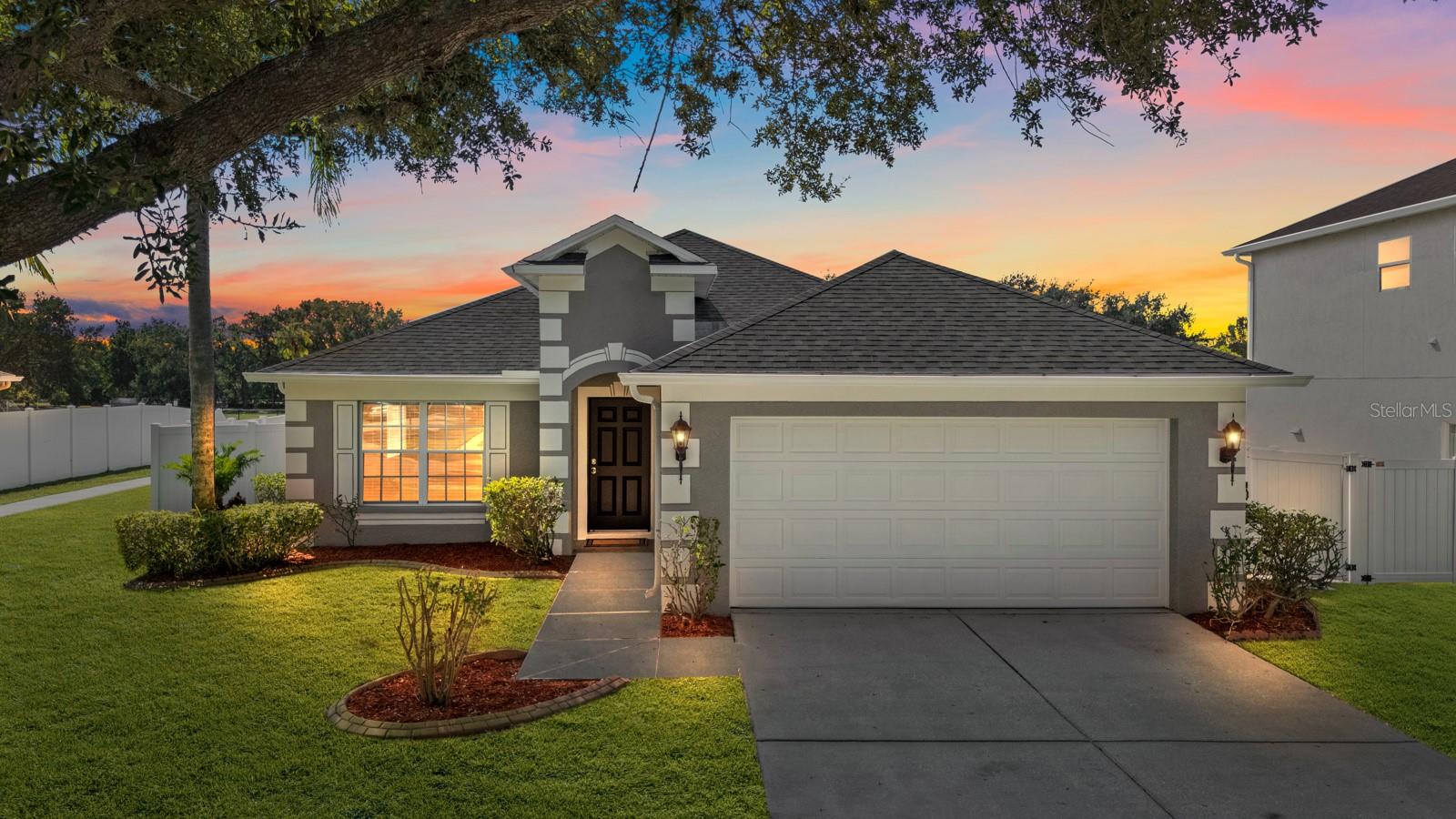 2801 QUEEN ALBERTA DR