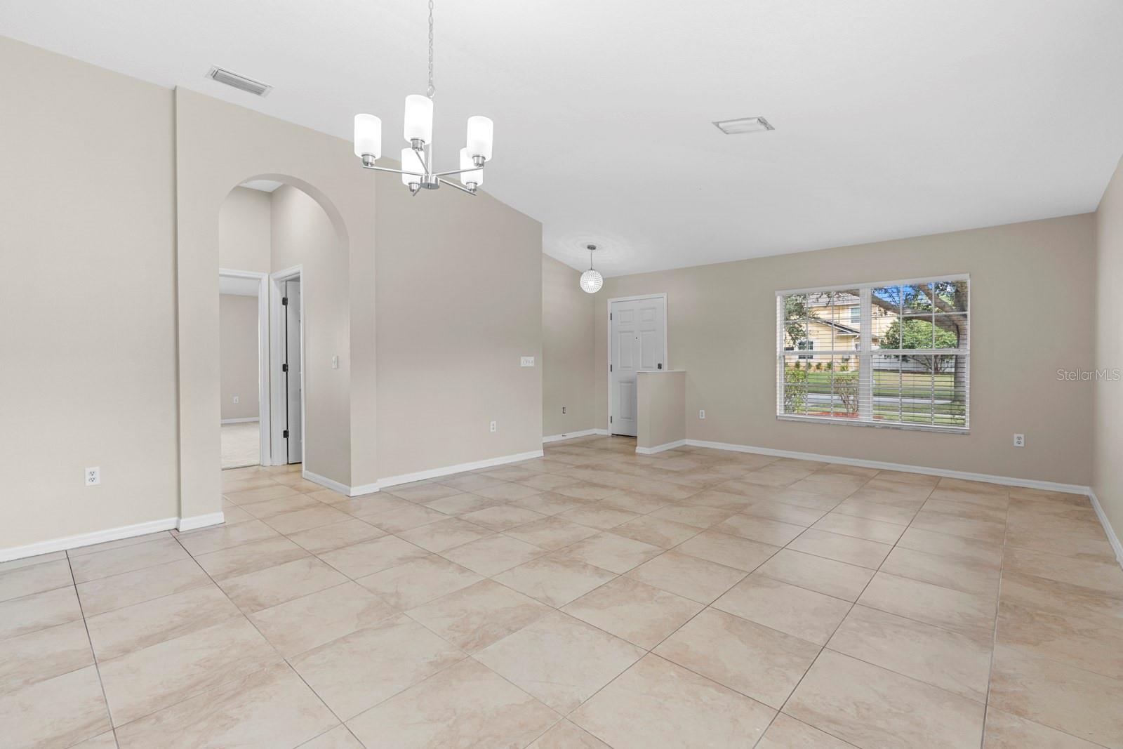 2801 QUEEN ALBERTA DR