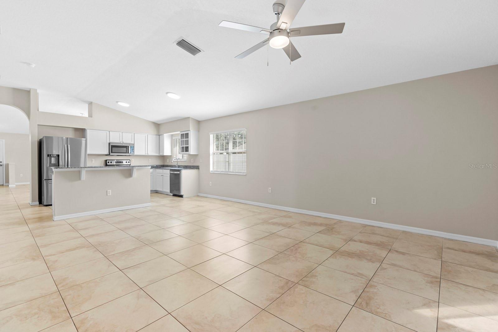 2801 QUEEN ALBERTA DR