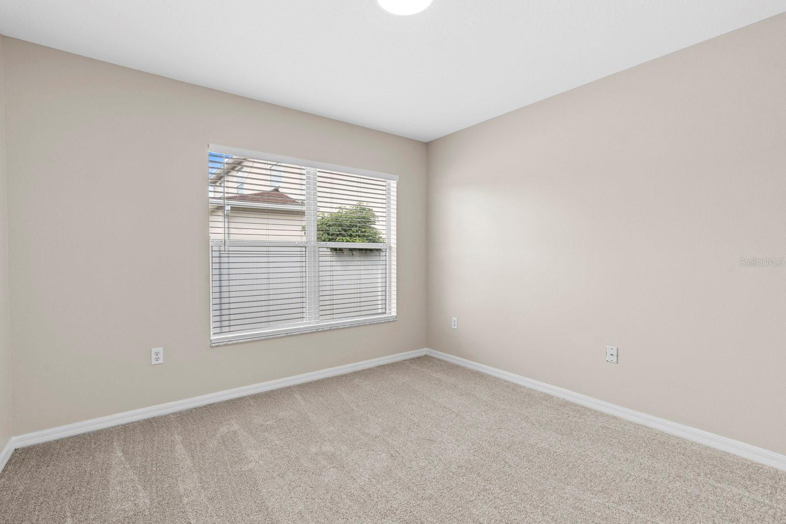 2801 QUEEN ALBERTA DR