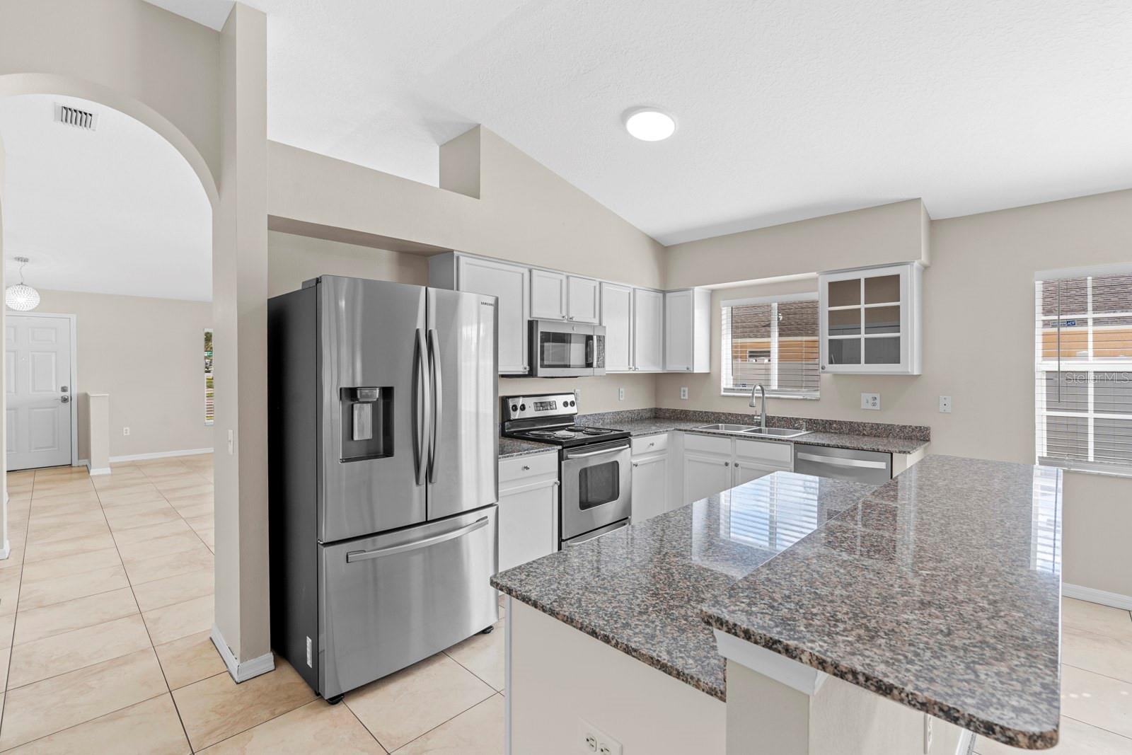 2801 QUEEN ALBERTA DR