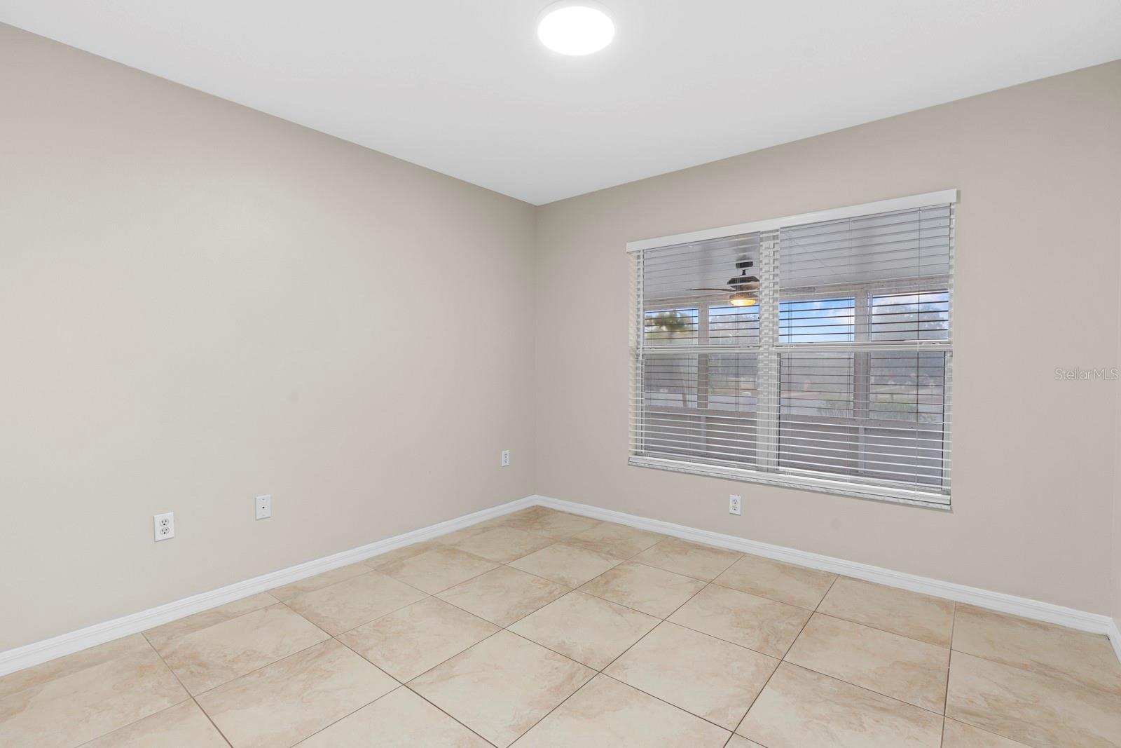 2801 QUEEN ALBERTA DR