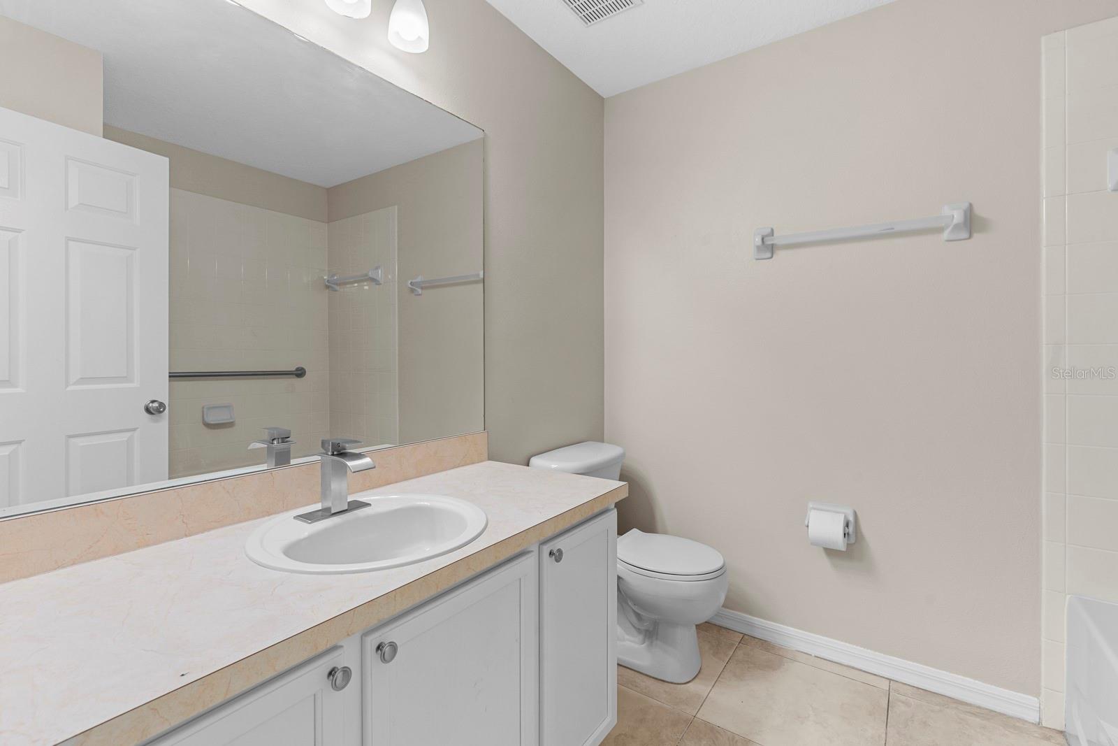 2801 QUEEN ALBERTA DR