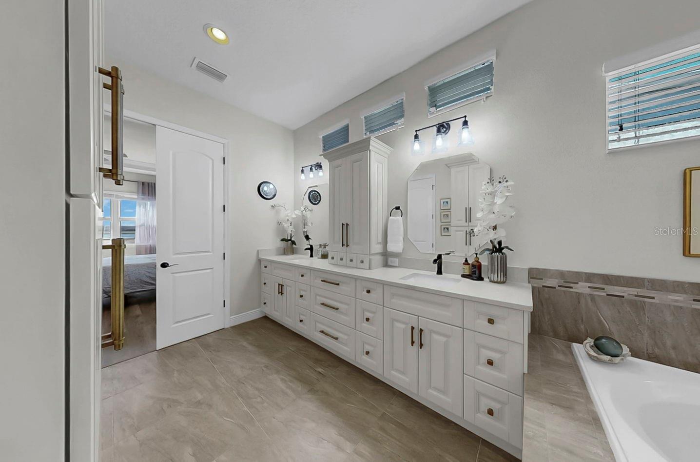 11337 LAKE LUCAYA DR