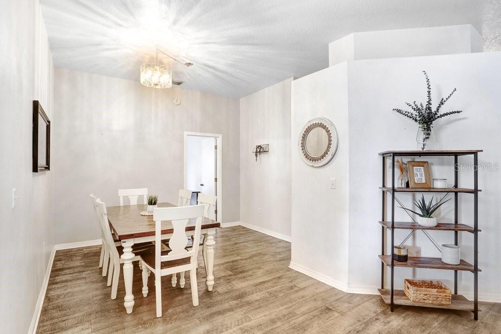 1402 STEPHENS OAK CT