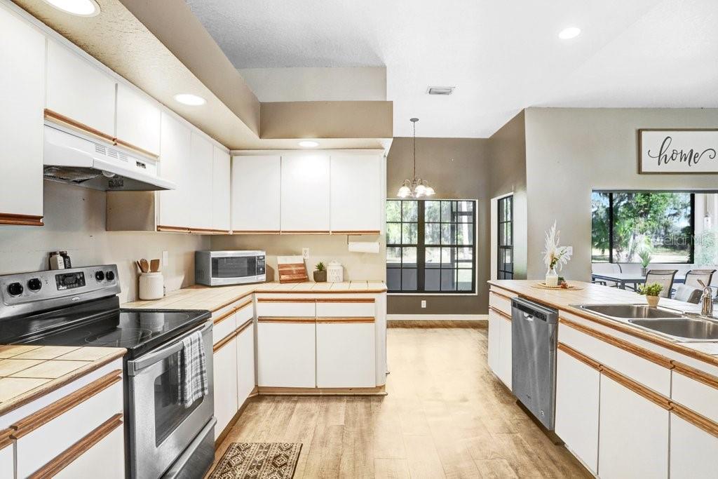 1402 STEPHENS OAK CT