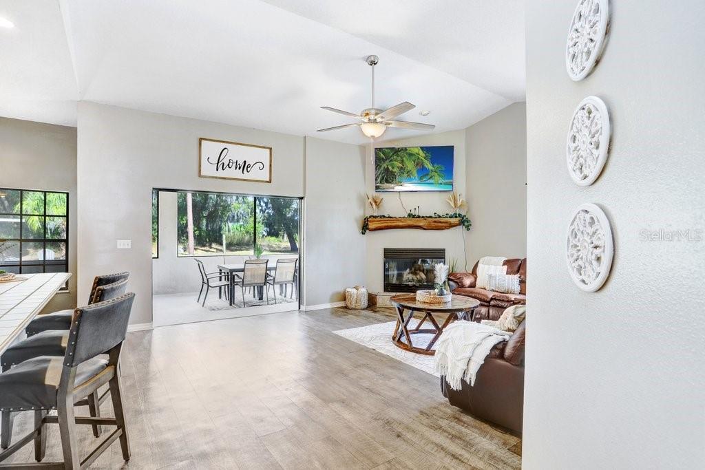 1402 STEPHENS OAK CT