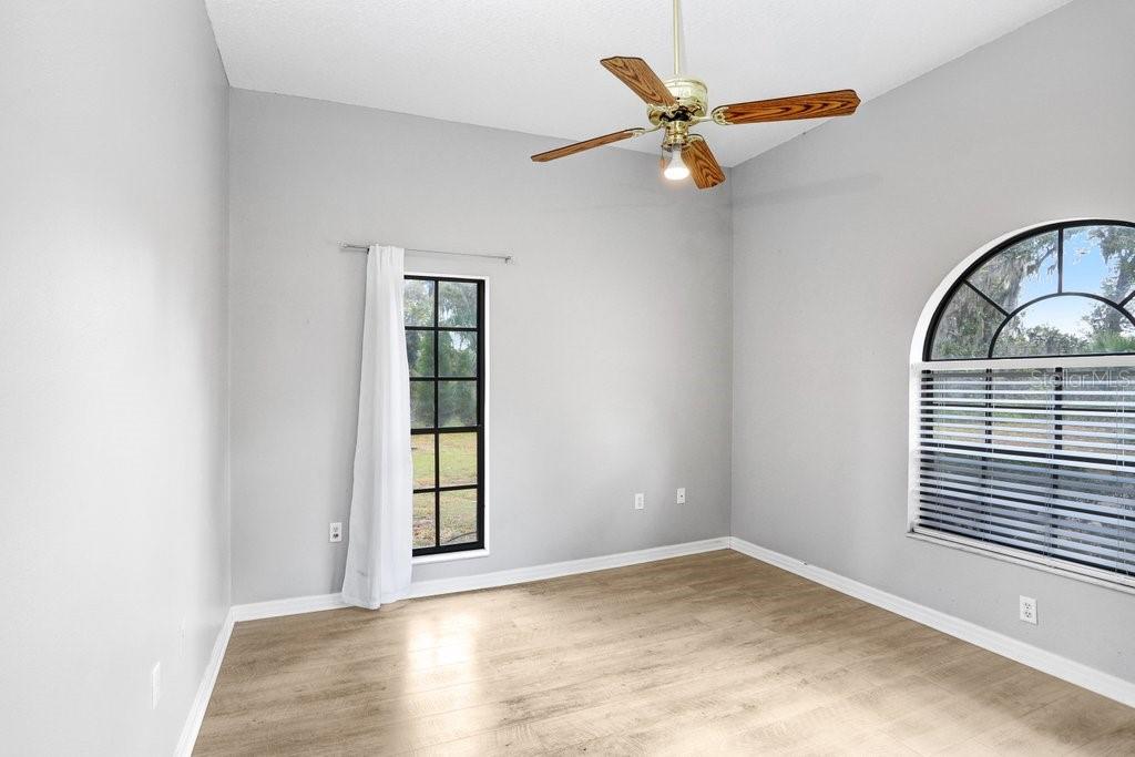 1402 STEPHENS OAK CT