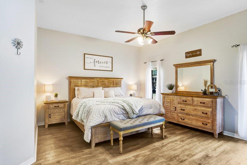 1402 STEPHENS OAK CT