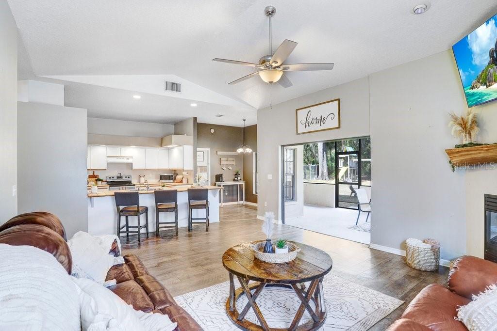 1402 STEPHENS OAK CT