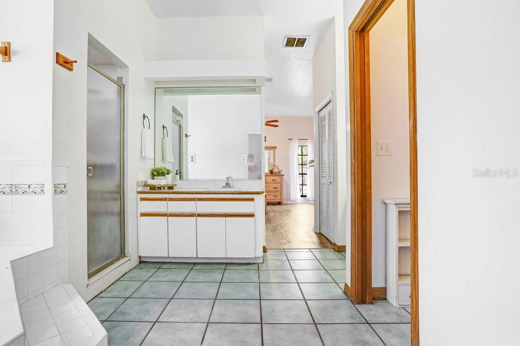 1402 STEPHENS OAK CT