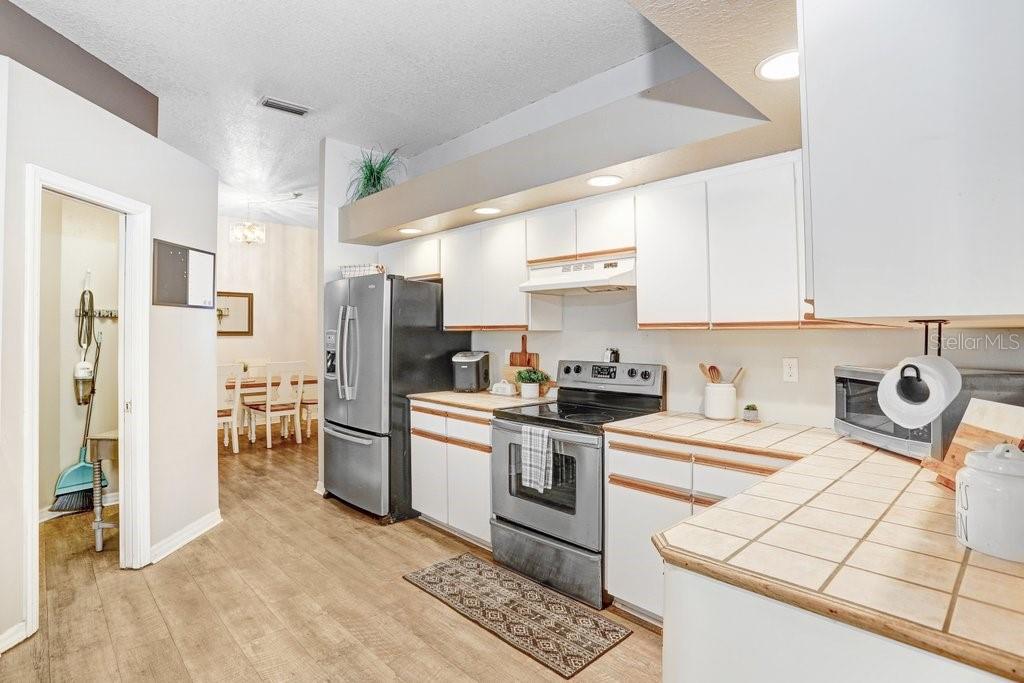 1402 STEPHENS OAK CT