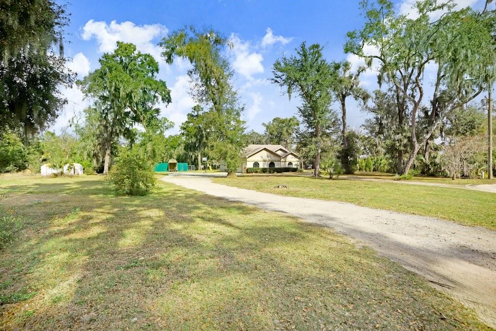 1402 STEPHENS OAK CT