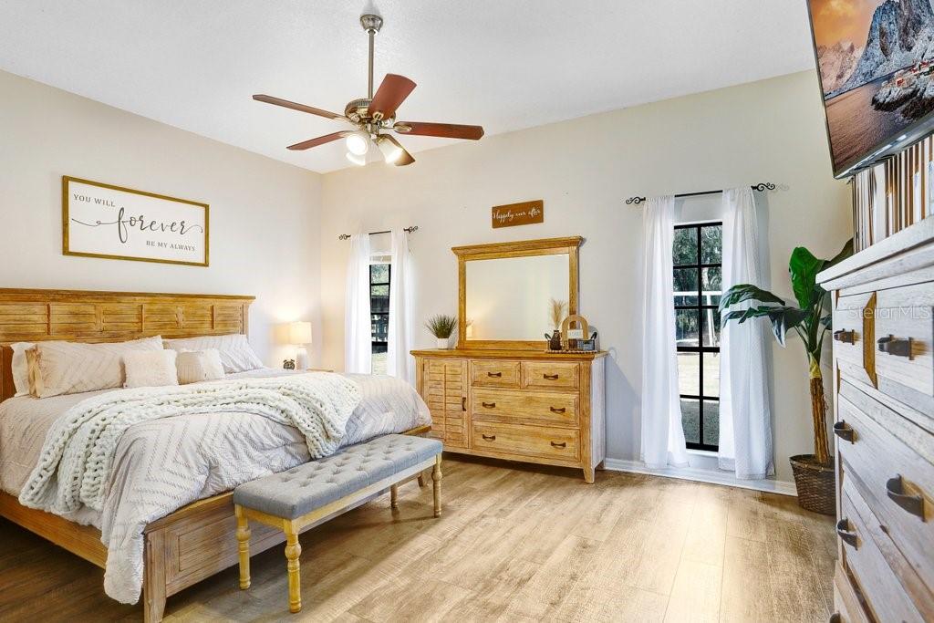 1402 STEPHENS OAK CT