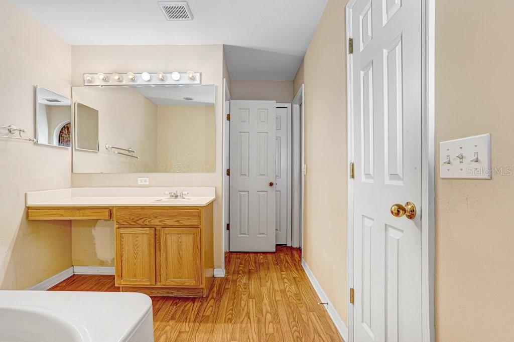 10004 CREEK BLUFF DR