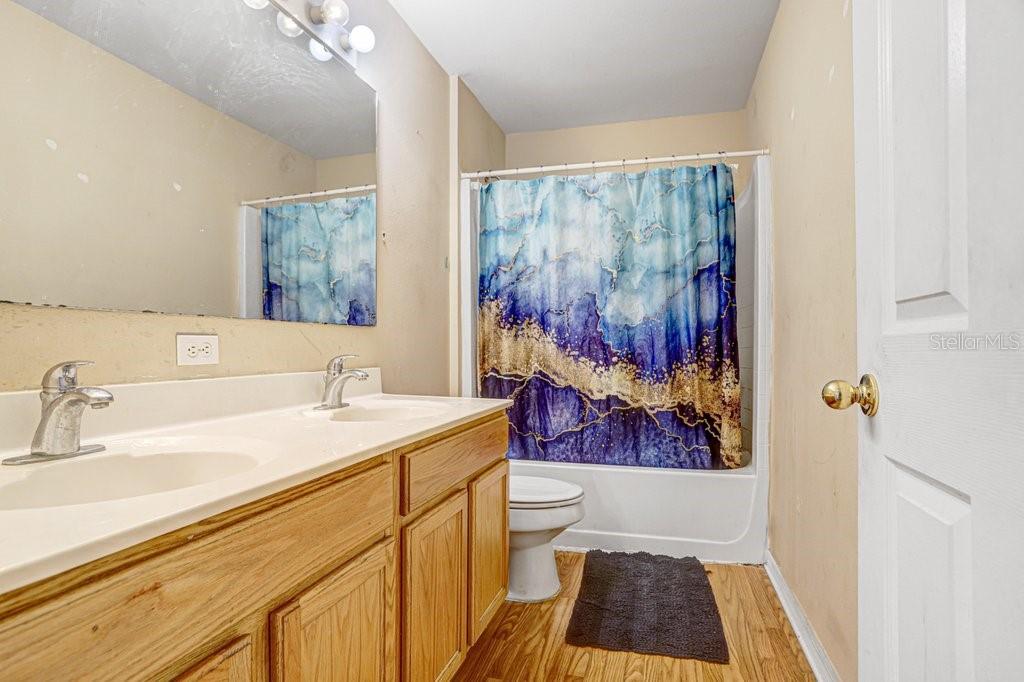 10004 CREEK BLUFF DR