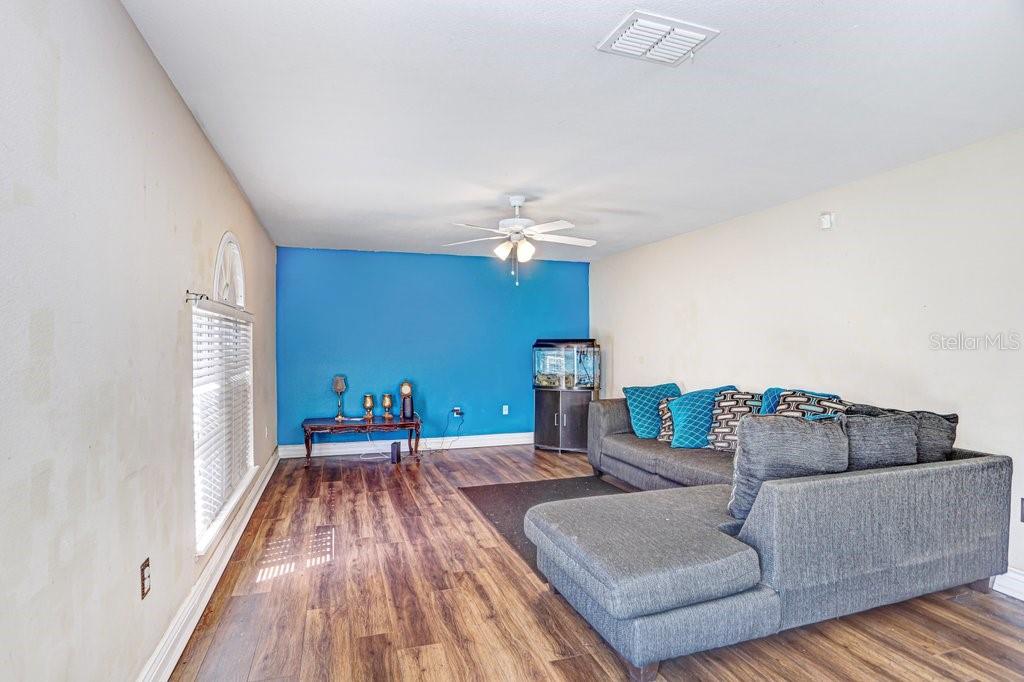 10004 CREEK BLUFF DR