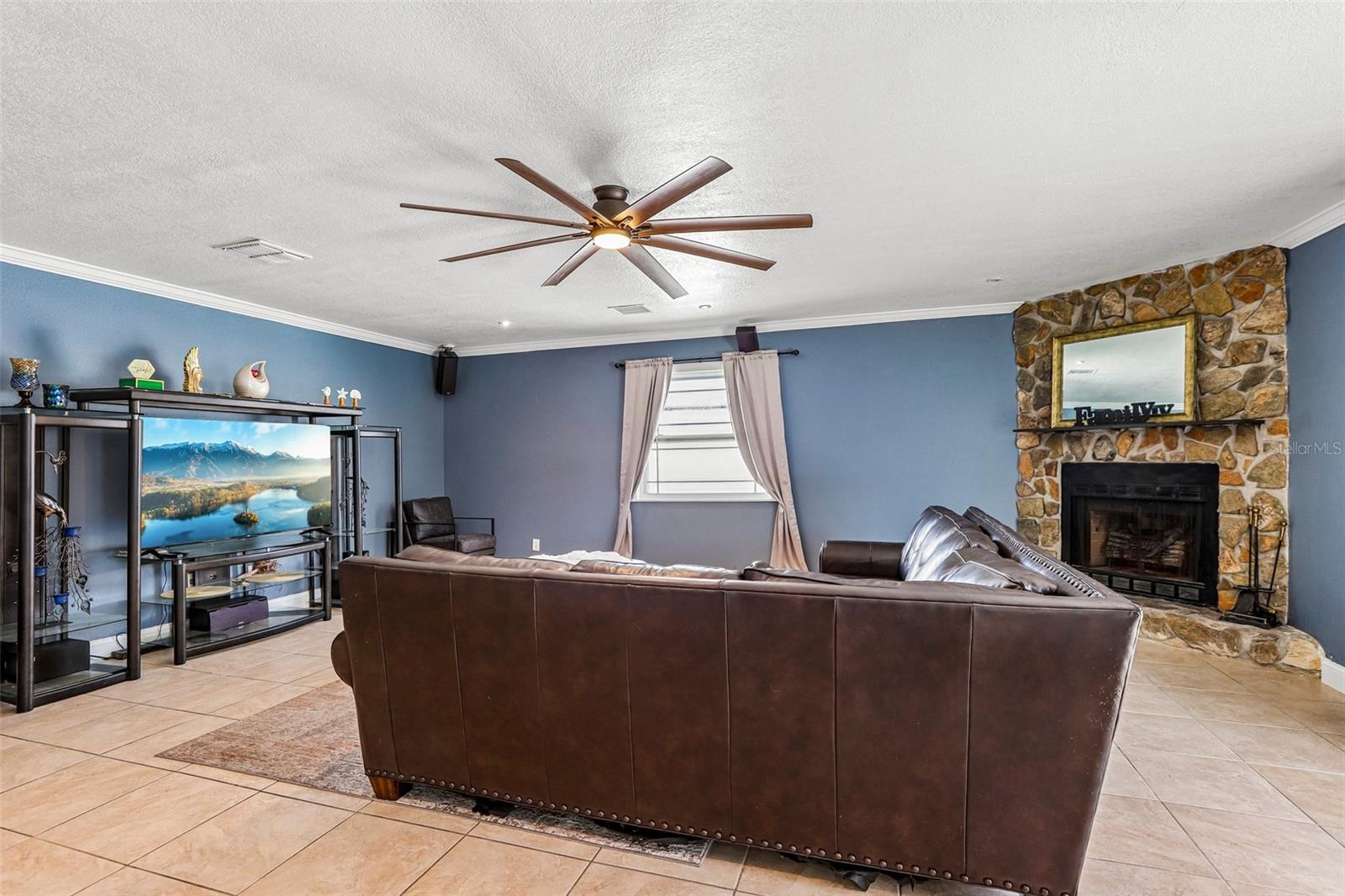 1009 COOLWOOD PL