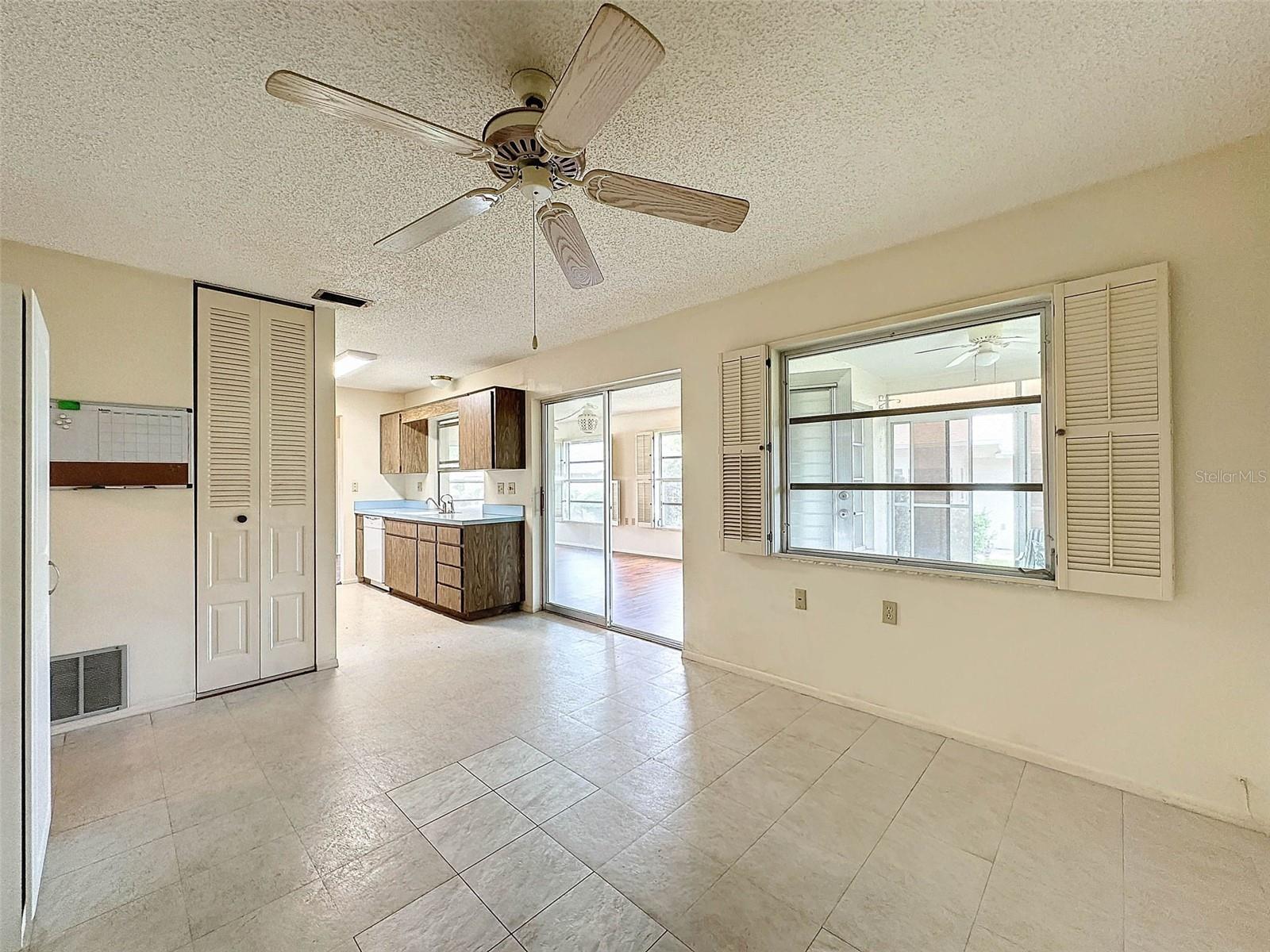 8210 LORA DEL RIO DR