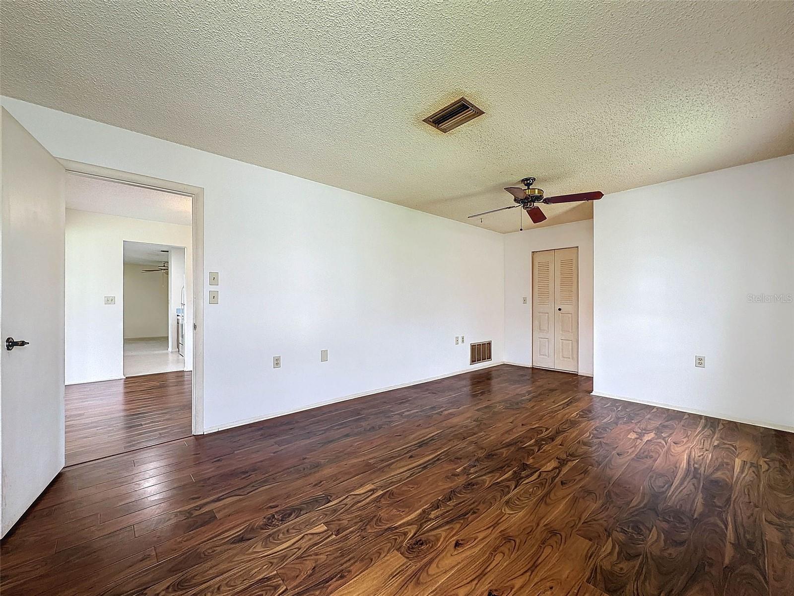 8210 LORA DEL RIO DR