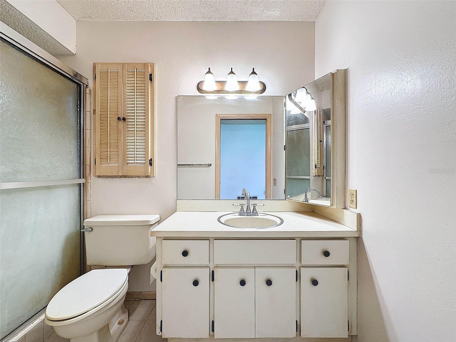 8210 LORA DEL RIO DR