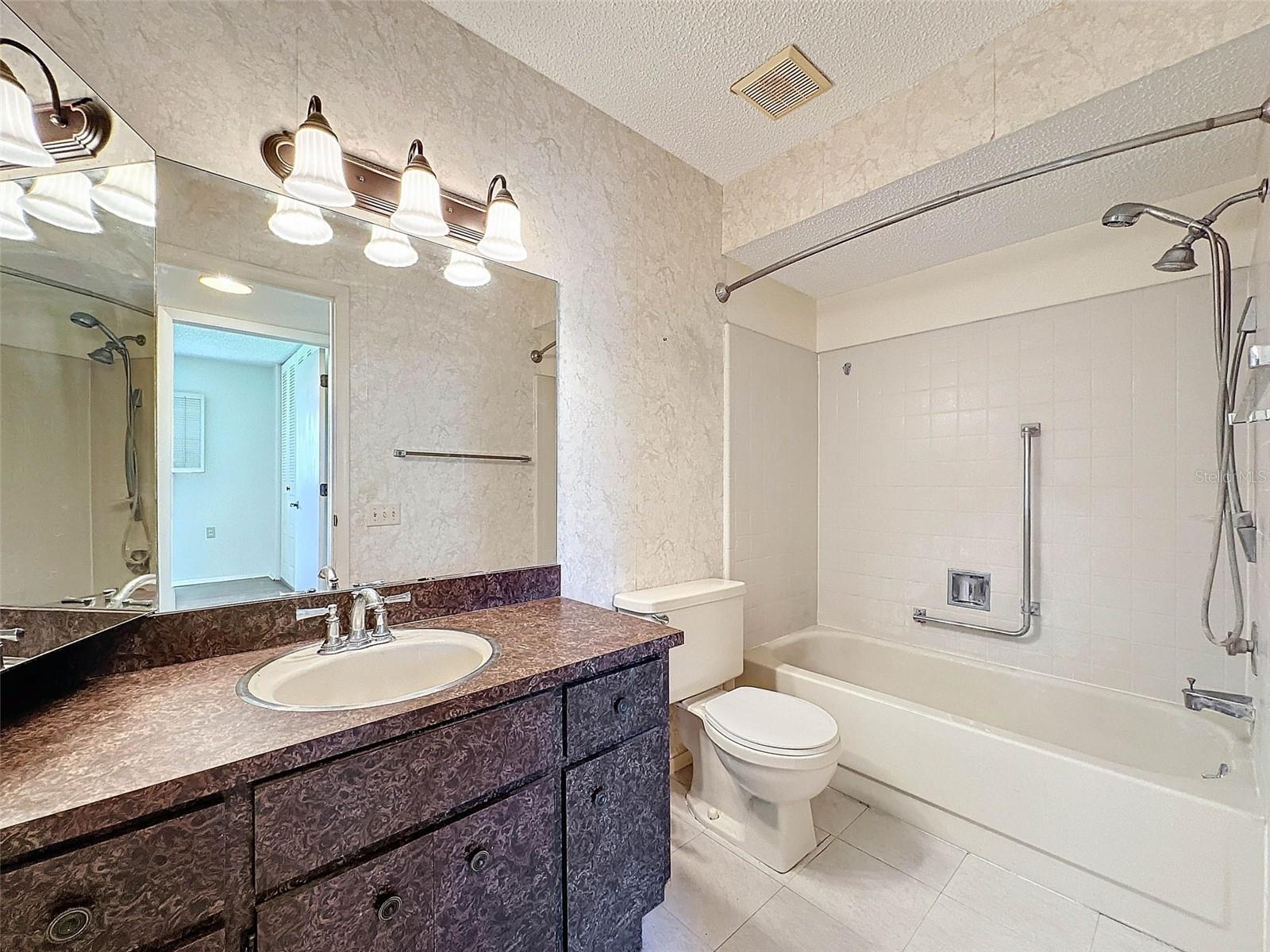 8210 LORA DEL RIO DR