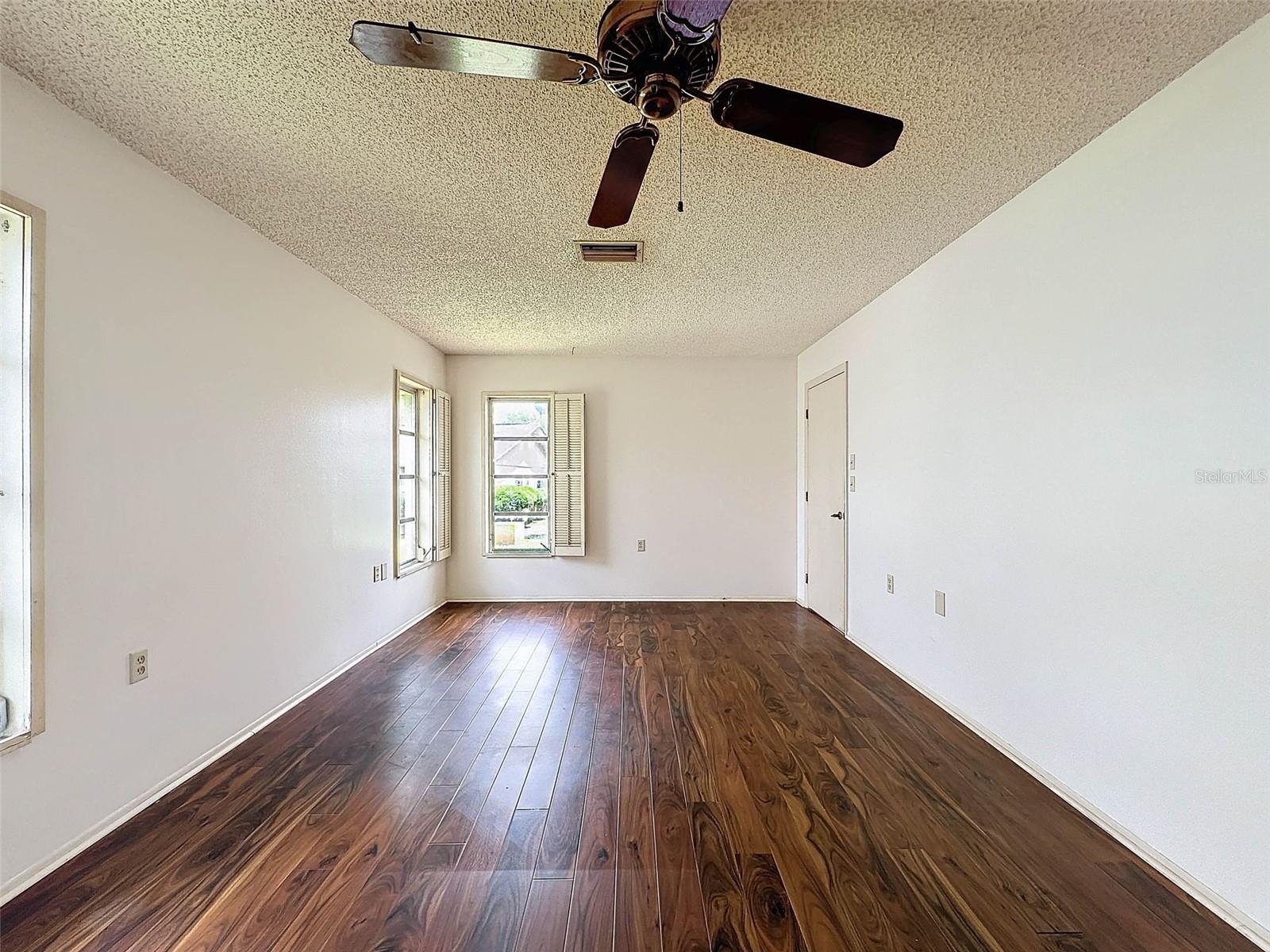 8210 LORA DEL RIO DR