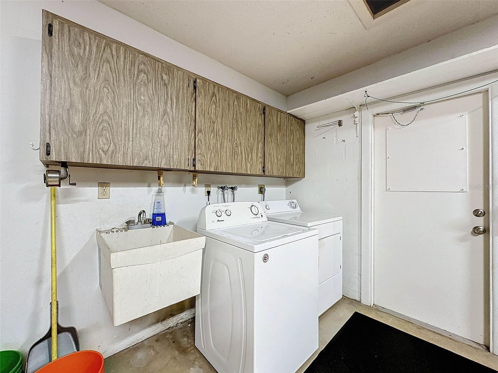 8210 LORA DEL RIO DR