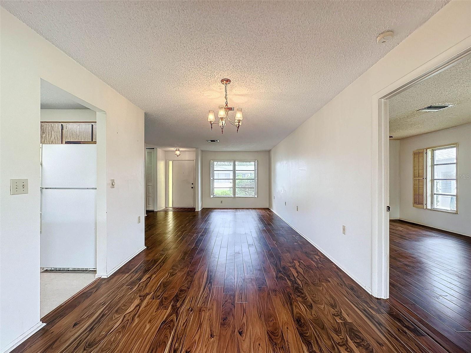 8210 LORA DEL RIO DR