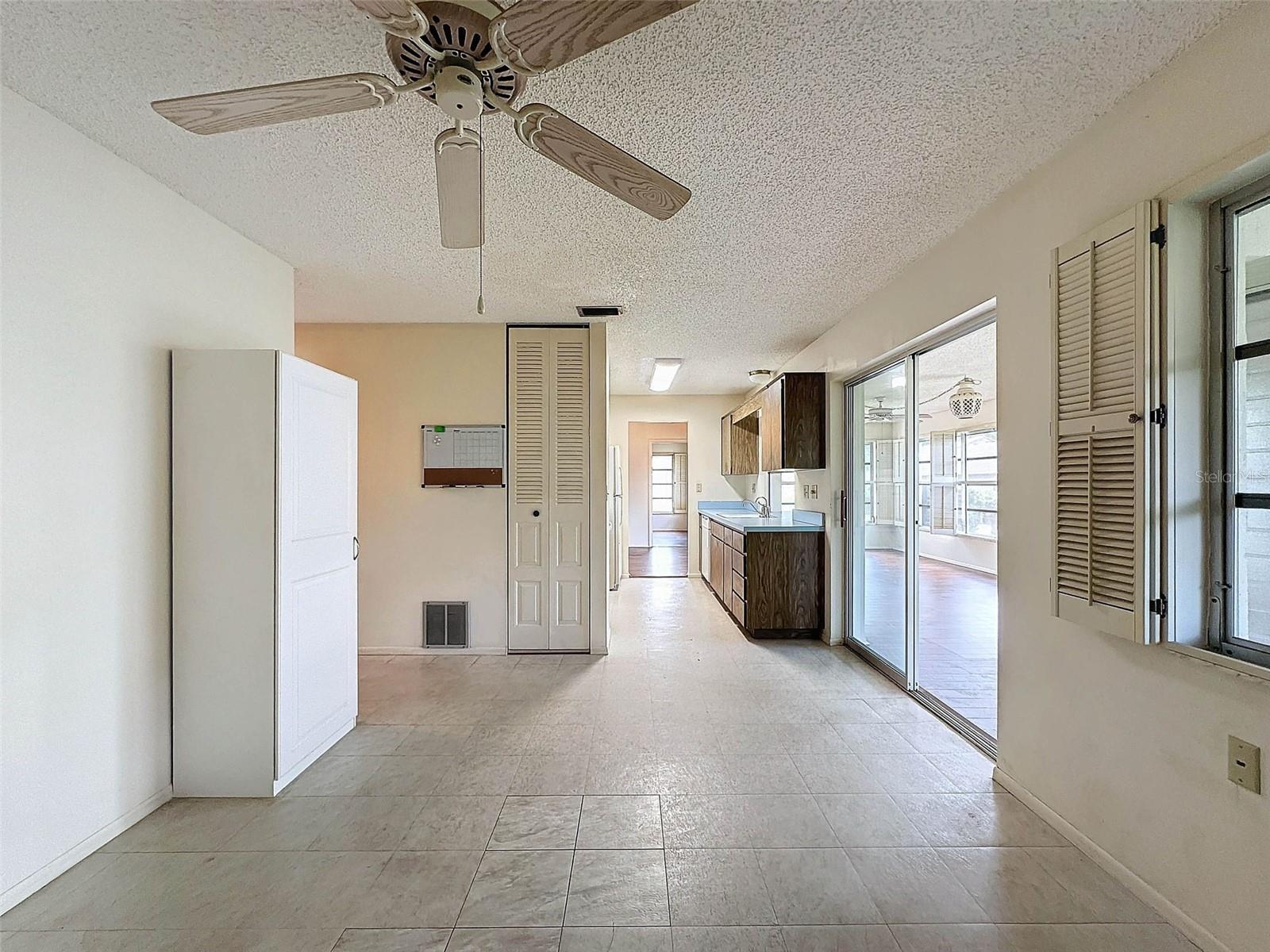 8210 LORA DEL RIO DR