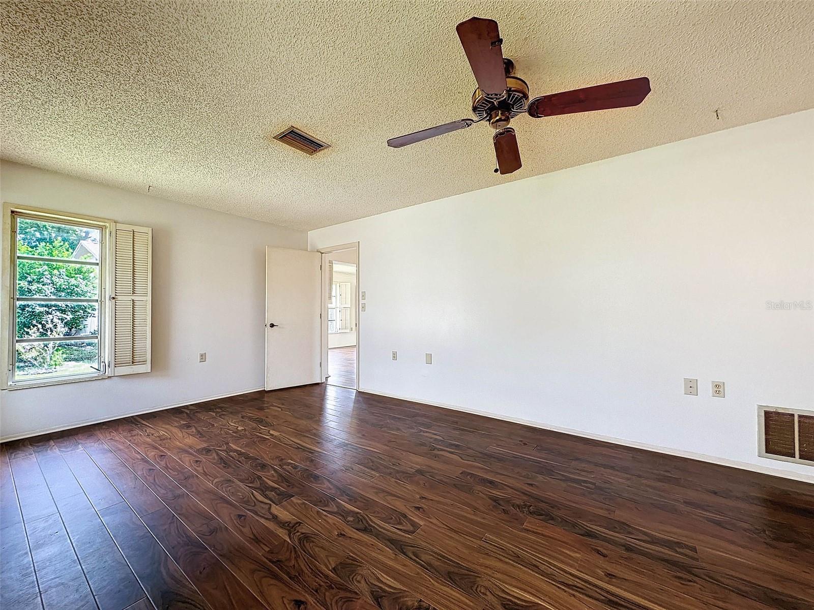 8210 LORA DEL RIO DR