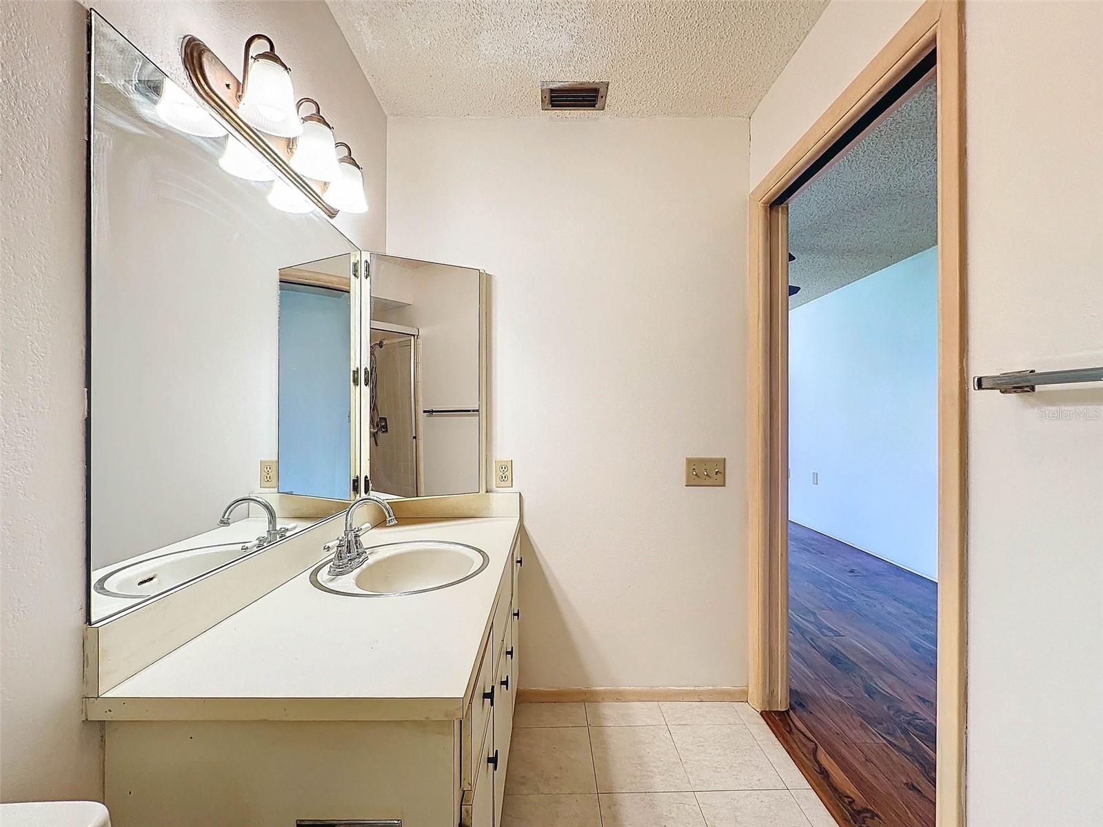 8210 LORA DEL RIO DR