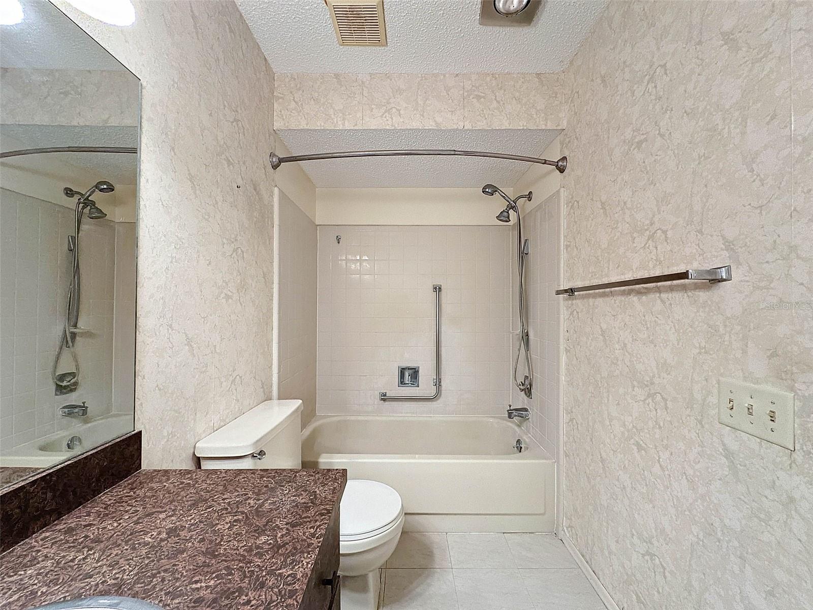 8210 LORA DEL RIO DR