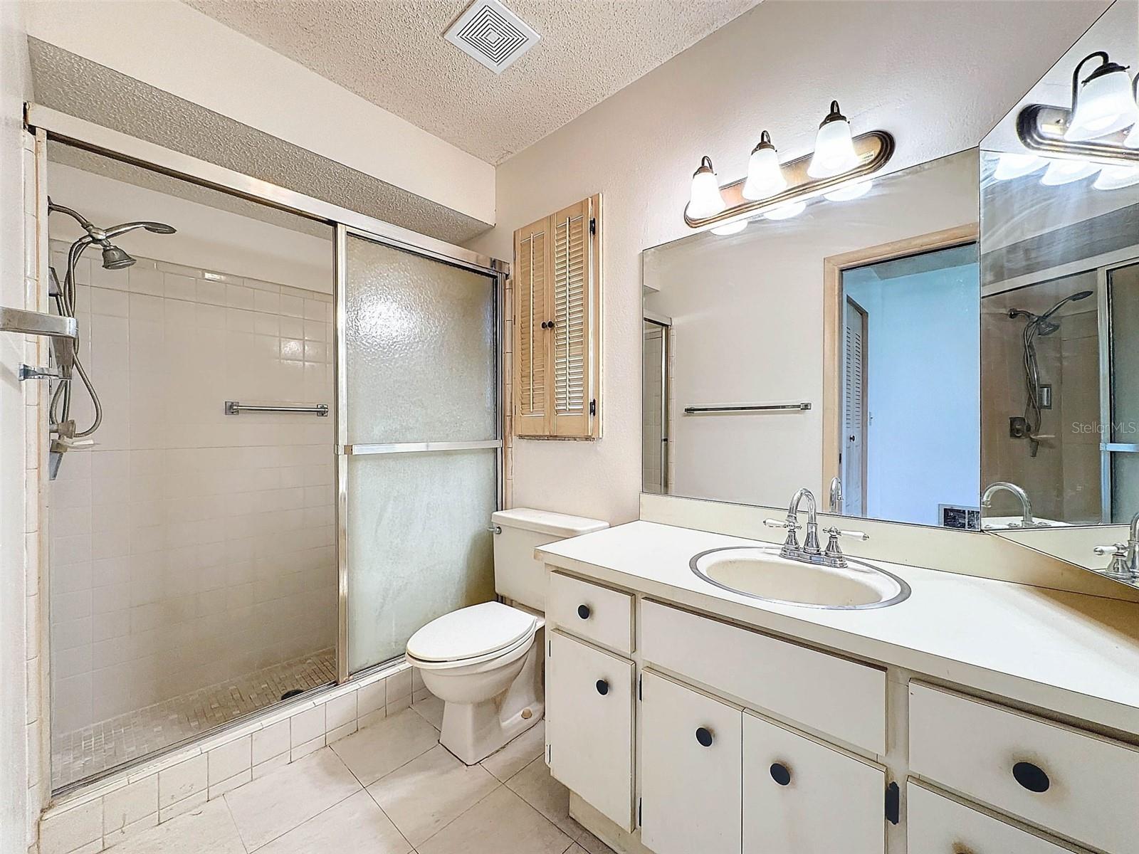 8210 LORA DEL RIO DR