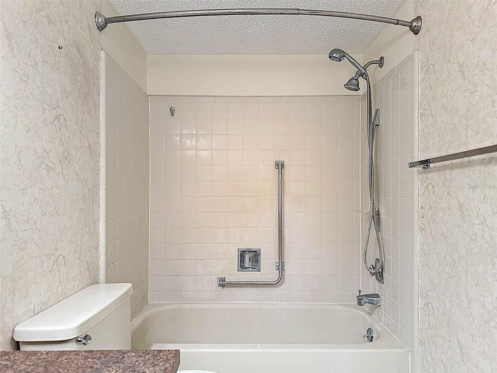 8210 LORA DEL RIO DR