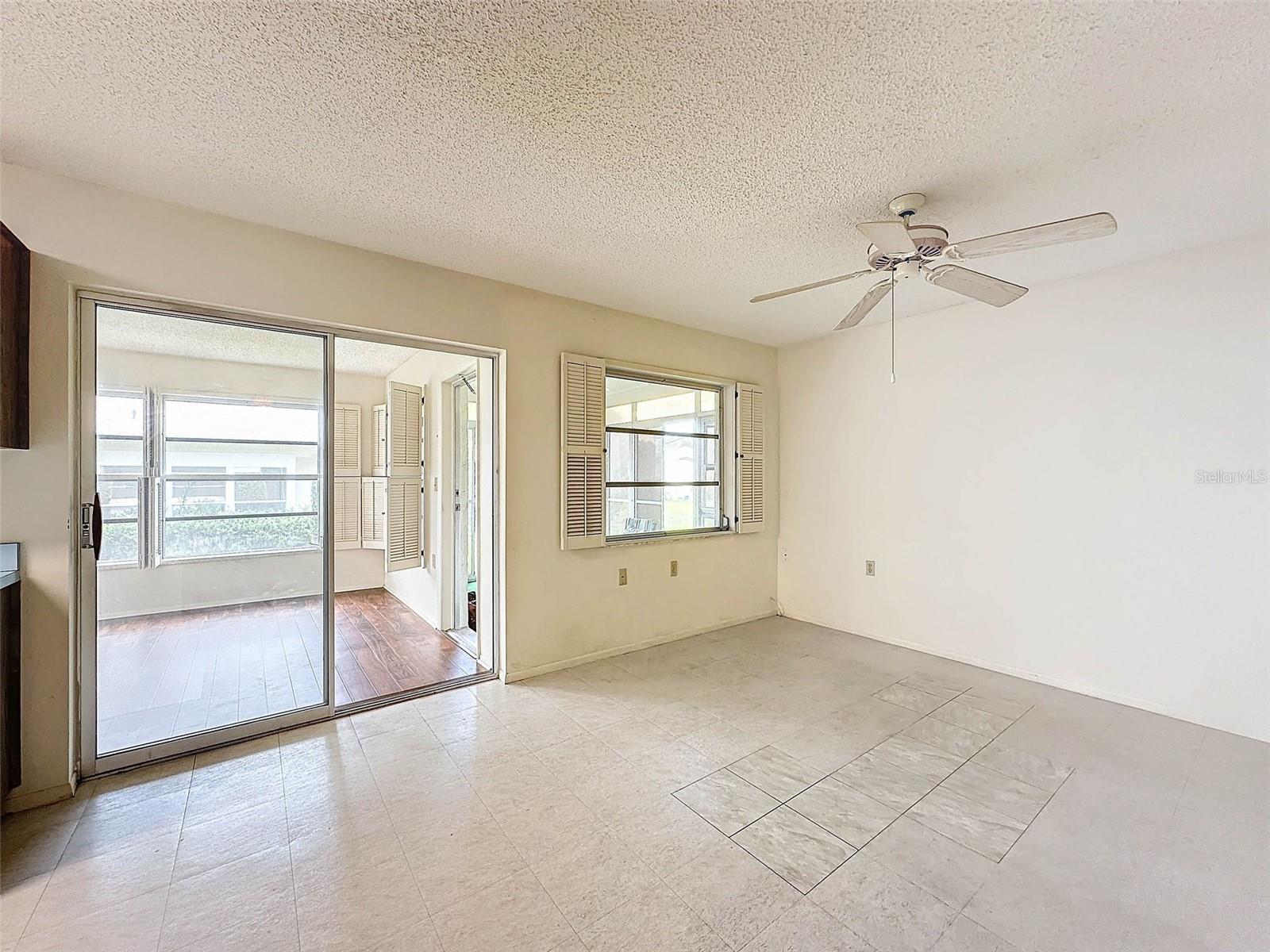 8210 LORA DEL RIO DR