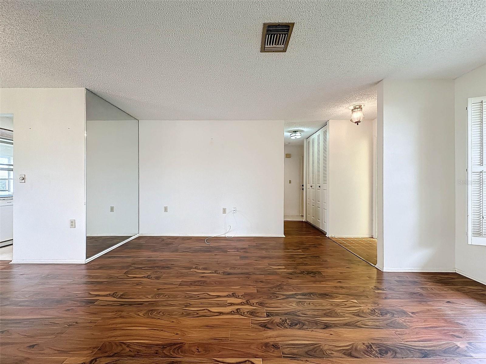 8210 LORA DEL RIO DR